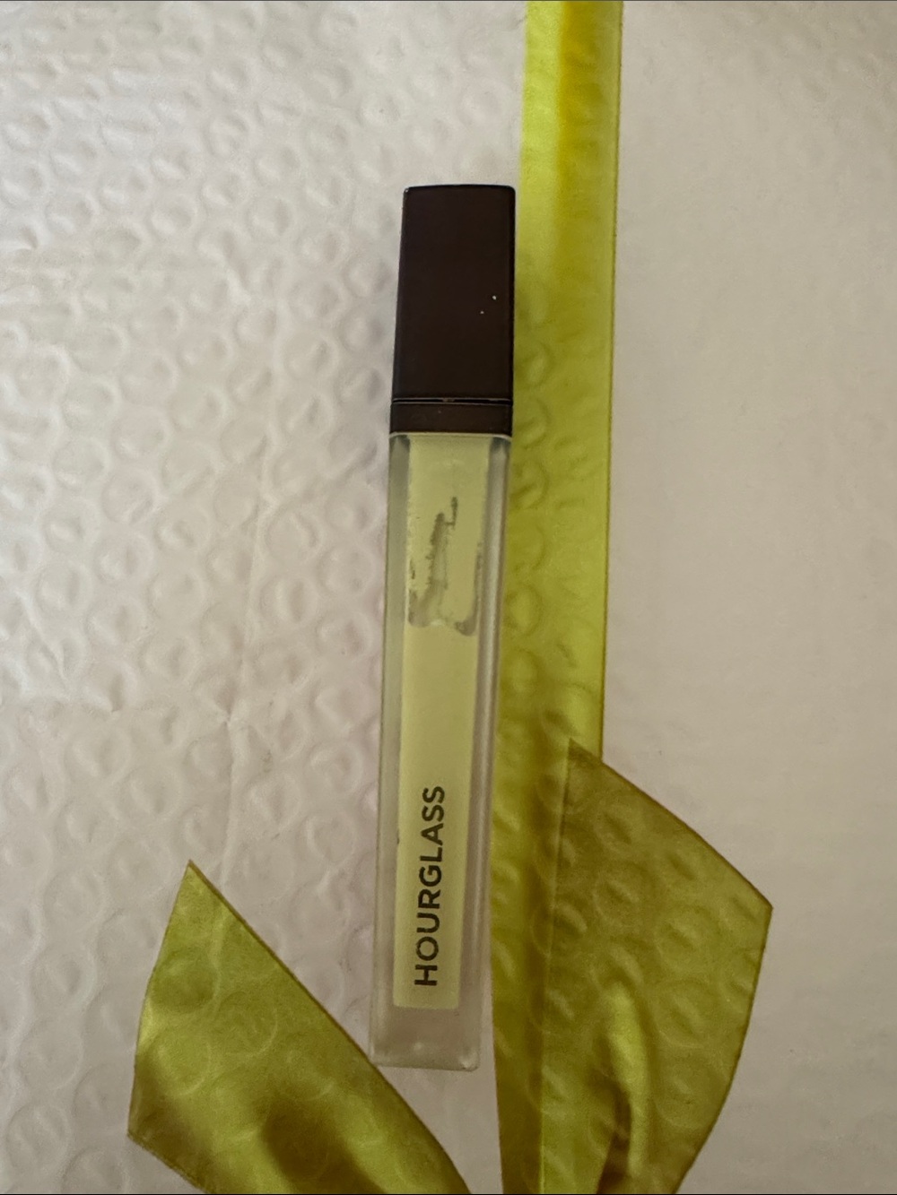 Hourglass Concealer Gloss in Pale Yellow